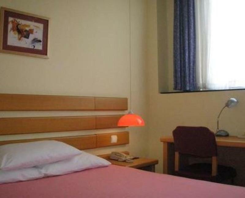 Hotel Wusong 2*